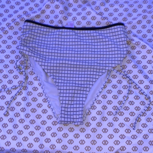 Bikini bottom - Picture 1 of 3